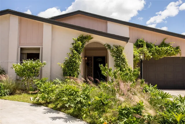 $880,000 | 10605 Southwest 132nd Court, Miami, FL 33186