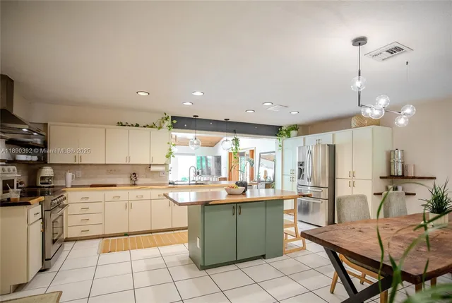 $880,000 | 10605 Southwest 132nd Court, Miami, FL 33186