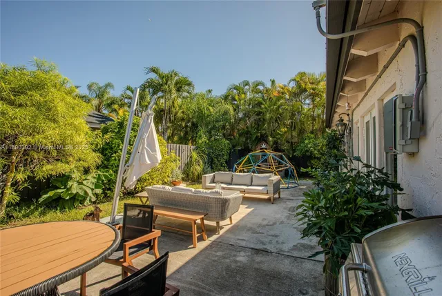 $880,000 | 10605 Southwest 132nd Court, Miami, FL 33186