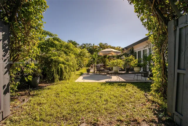 $880,000 | 10605 Southwest 132nd Court, Miami, FL 33186