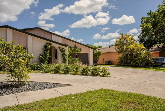 $880,000 | 10605 Southwest 132nd Court, Miami, FL 33186