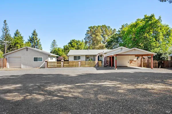 $884,900 | 199 Bailhache Avenue, Healdsburg, CA 95448