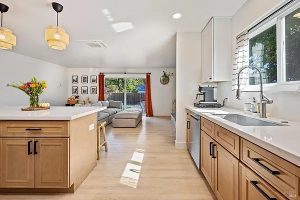 $864,900 | 199 Bailhache Avenue, Healdsburg, CA 95448