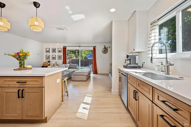 $895,000 | 199 Bailhache Avenue, Healdsburg, CA 95448