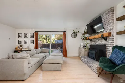 $895,000 | 199 Bailhache Avenue, Healdsburg, CA 95448