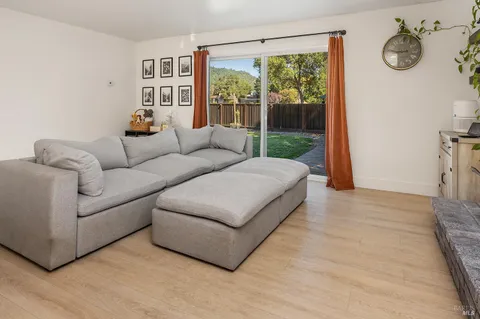 $895,000 | 199 Bailhache Avenue, Healdsburg, CA 95448