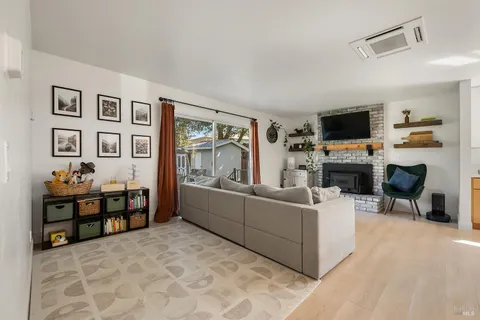 $895,000 | 199 Bailhache Avenue, Healdsburg, CA 95448