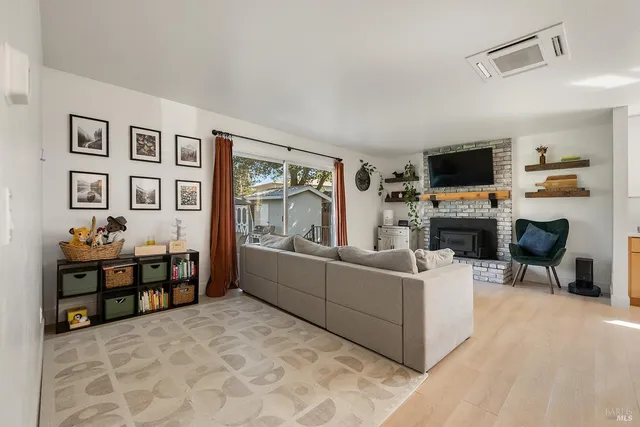 $895,000 | 199 Bailhache Avenue, Healdsburg, CA 95448