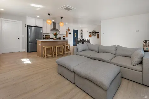 $895,000 | 199 Bailhache Avenue, Healdsburg, CA 95448