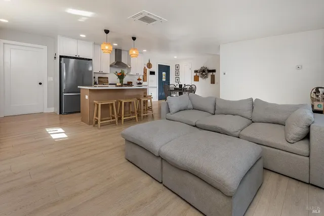 $895,000 | 199 Bailhache Avenue, Healdsburg, CA 95448