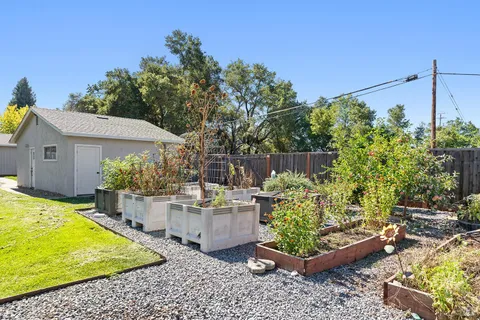 $895,000 | 199 Bailhache Avenue, Healdsburg, CA 95448