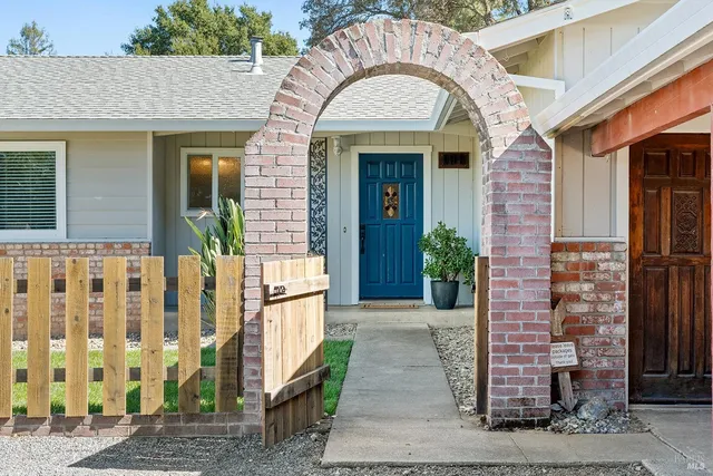 $895,000 | 199 Bailhache Avenue, Healdsburg, CA 95448