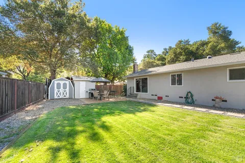 $895,000 | 199 Bailhache Avenue, Healdsburg, CA 95448