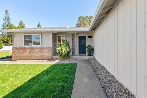 $895,000 | 199 Bailhache Avenue, Healdsburg, CA 95448