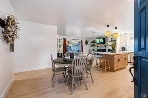 $895,000 | 199 Bailhache Avenue, Healdsburg, CA 95448