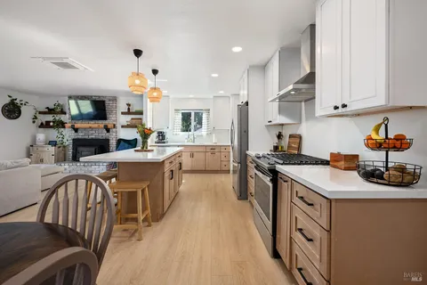 $895,000 | 199 Bailhache Avenue, Healdsburg, CA 95448