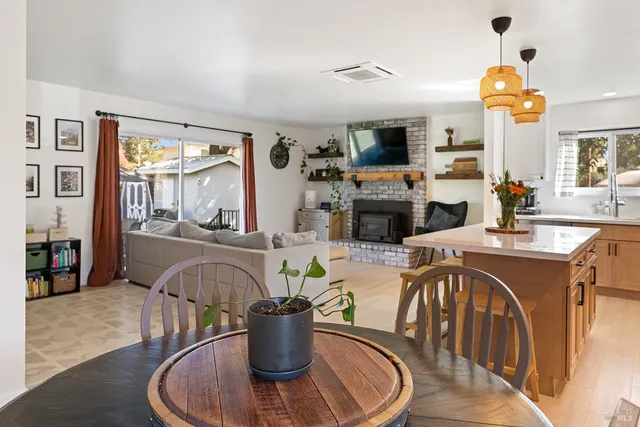 $895,000 | 199 Bailhache Avenue, Healdsburg, CA 95448