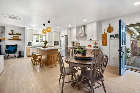 $895,000 | 199 Bailhache Avenue, Healdsburg, CA 95448