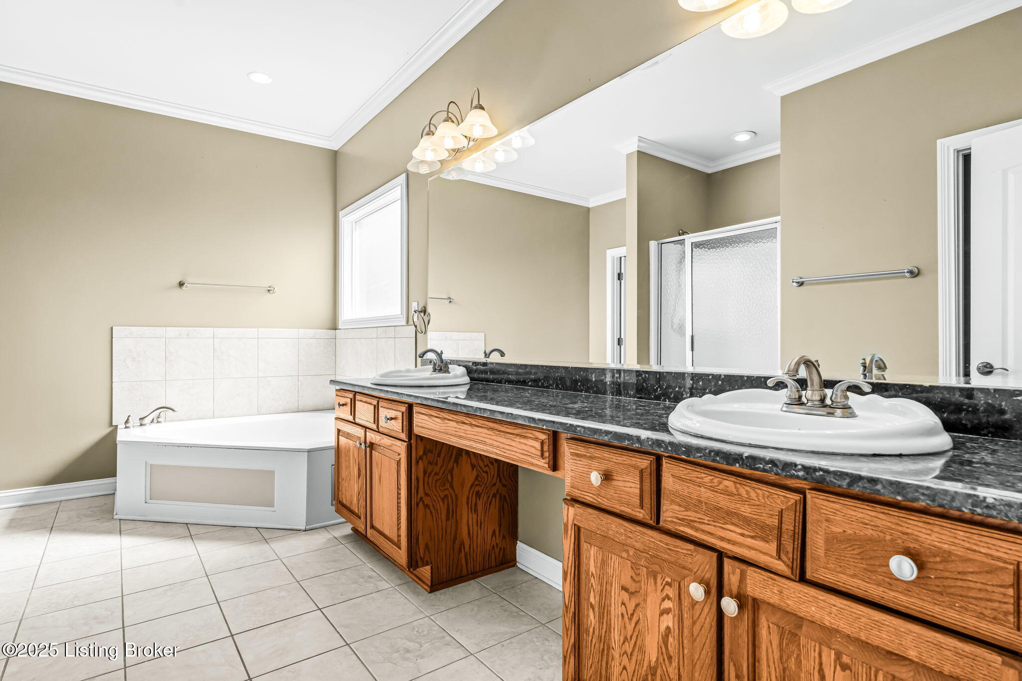 153 Spring Farm Trail Shepherdsville, KY 40165 - Photo 16 of 43 Primary Bathroom