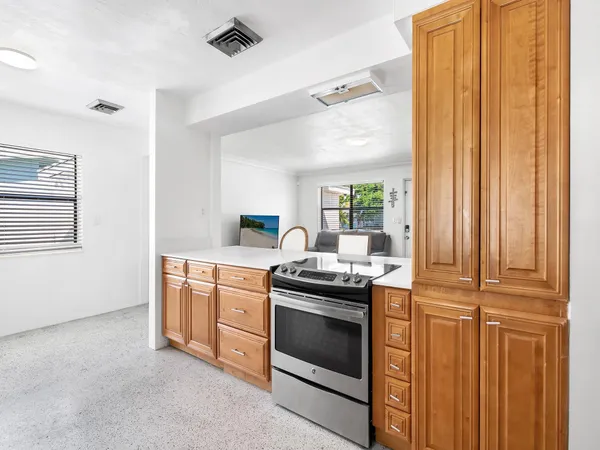 $4,300 | 413 Northeast 25th Avenue, Pompano Beach, FL 33062
