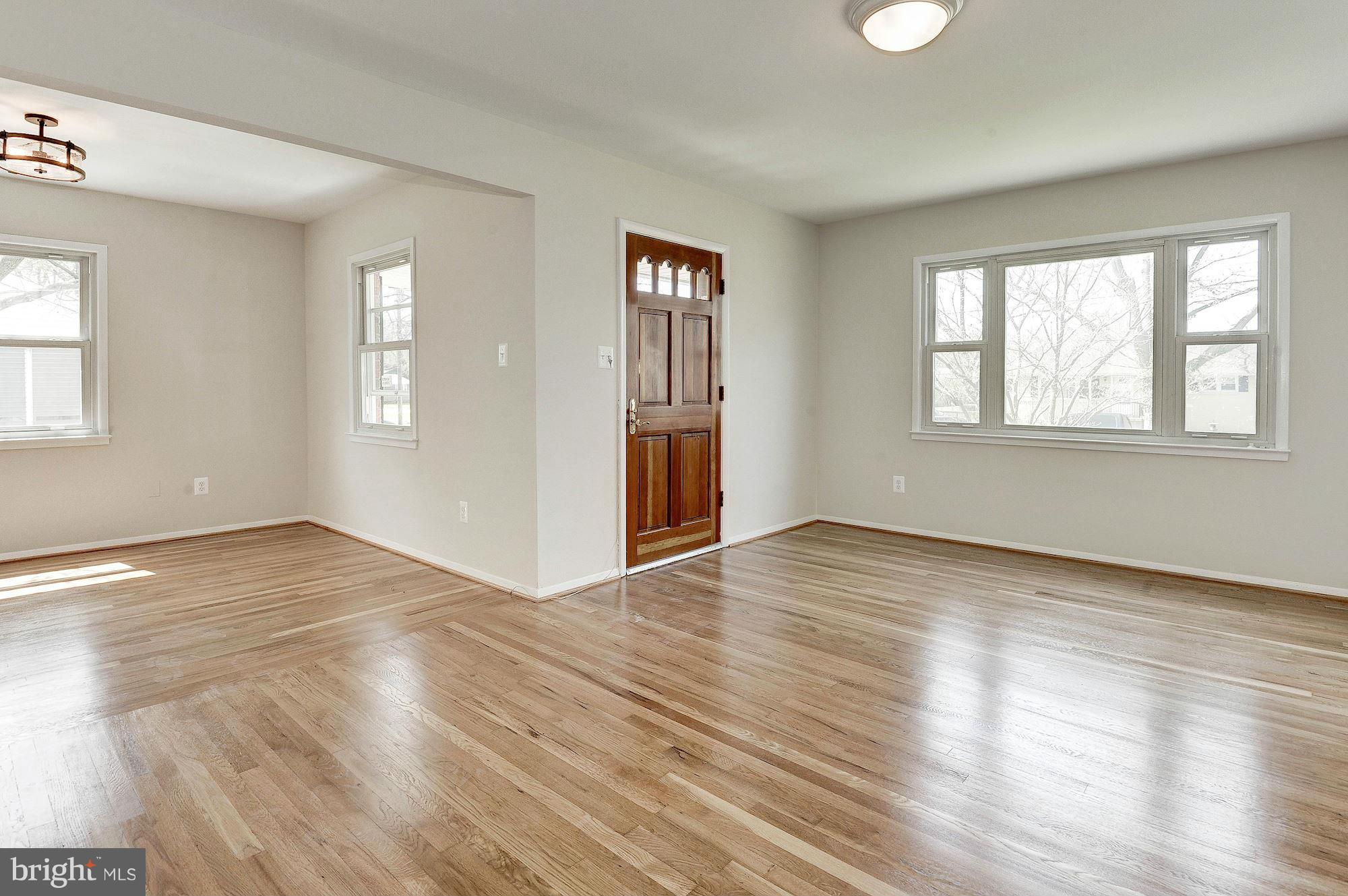 7429 Northrop Road Alexandria, VA 22306 - Photo 2 of 25 Interior (General)