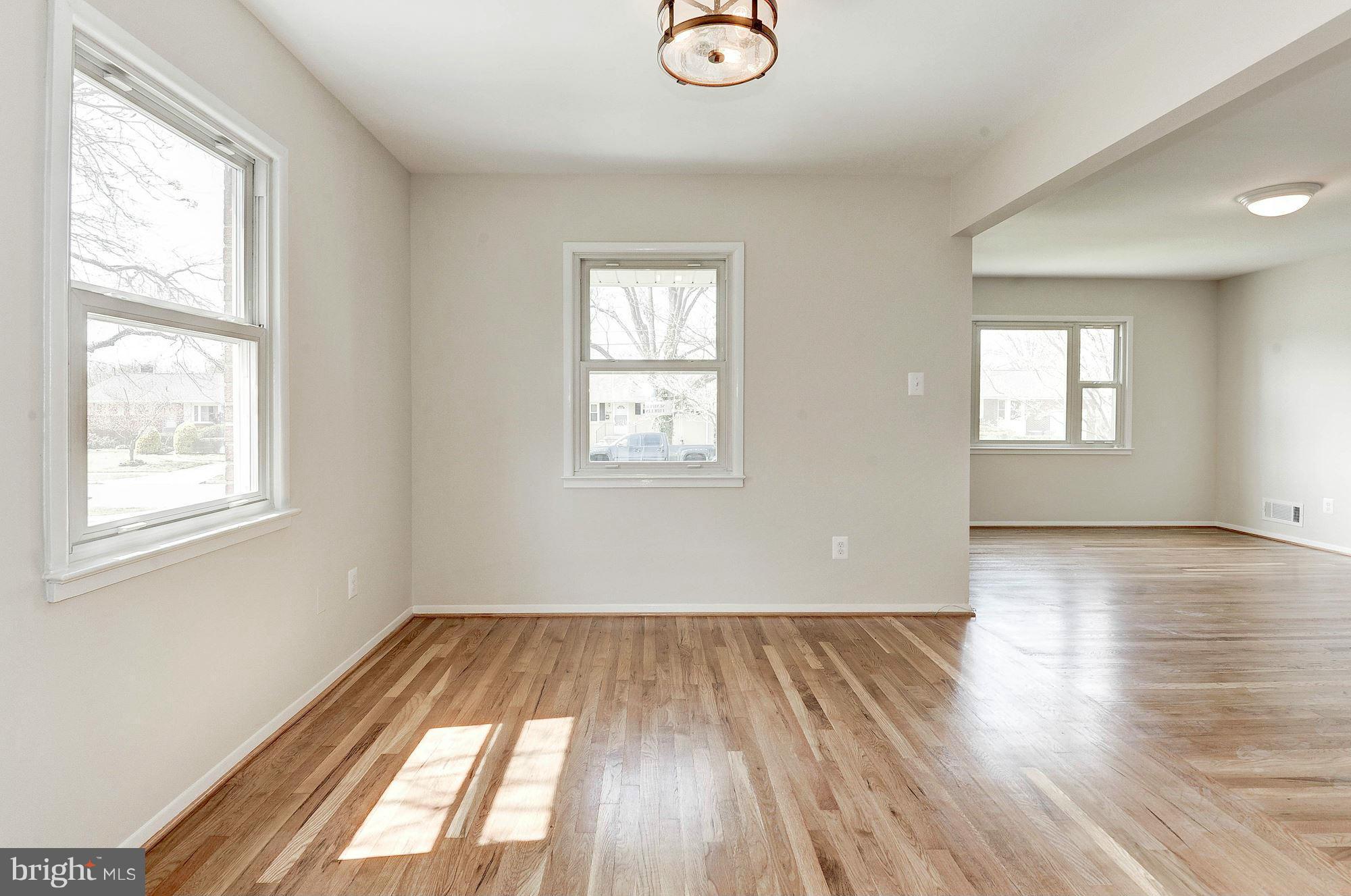 7429 Northrop Road Alexandria, VA 22306 - Photo 4 of 25 Dining Room