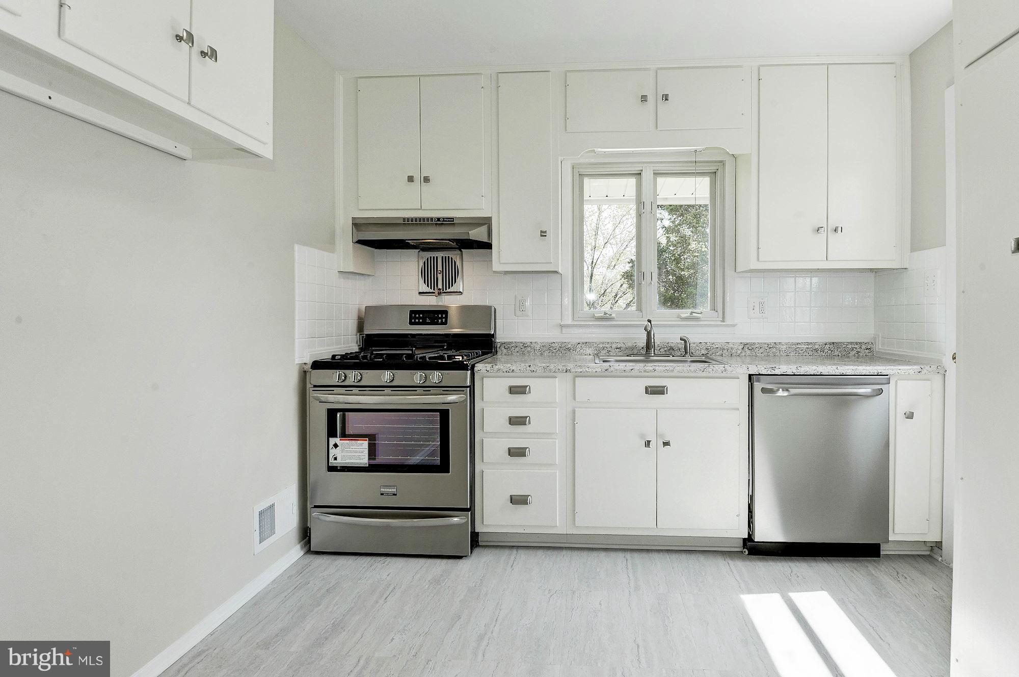 7429 Northrop Road Alexandria, VA 22306 - Photo 7 of 25 Kitchen
