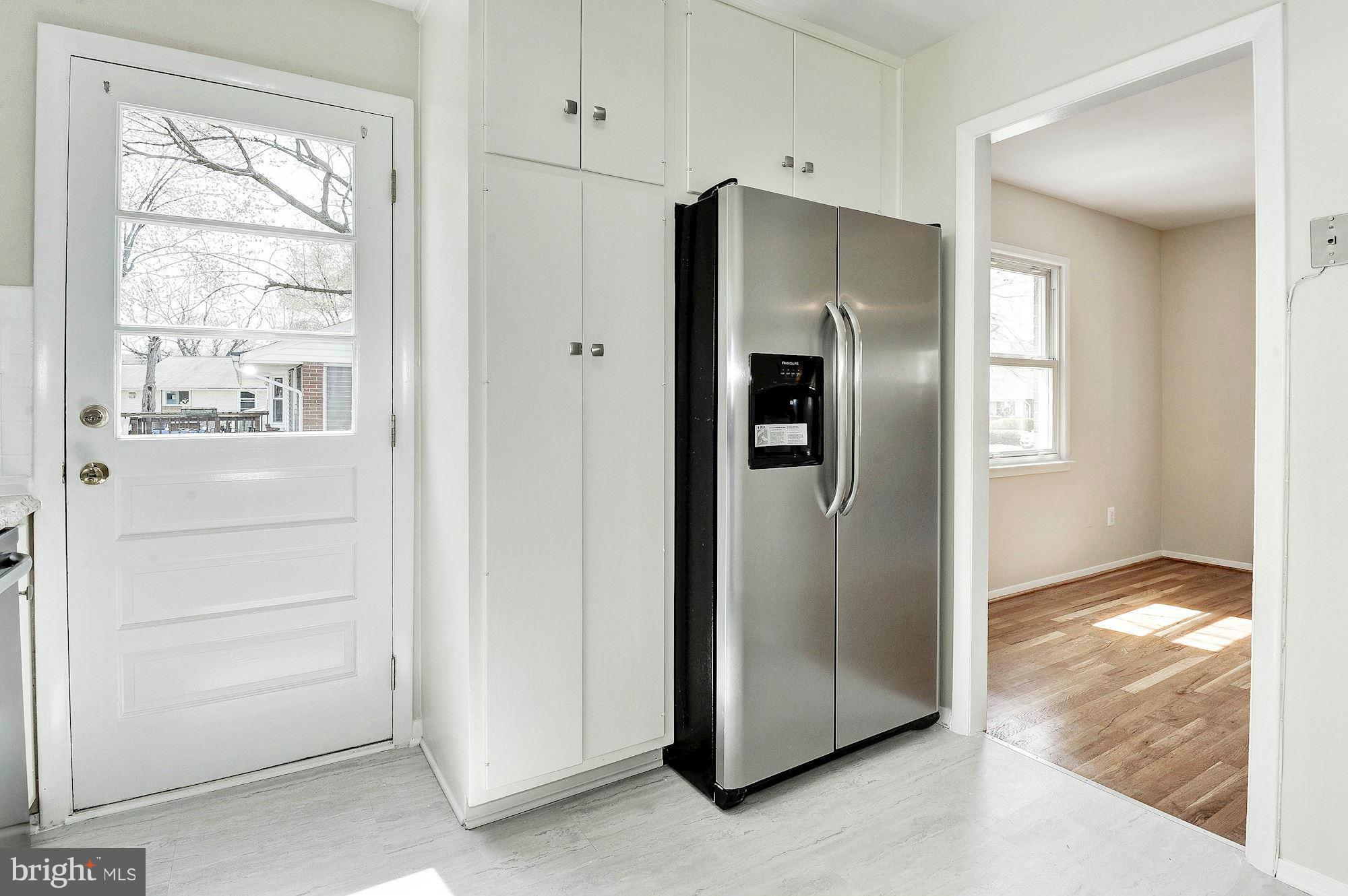7429 Northrop Road Alexandria, VA 22306 - Photo 8 of 25 Kitchen