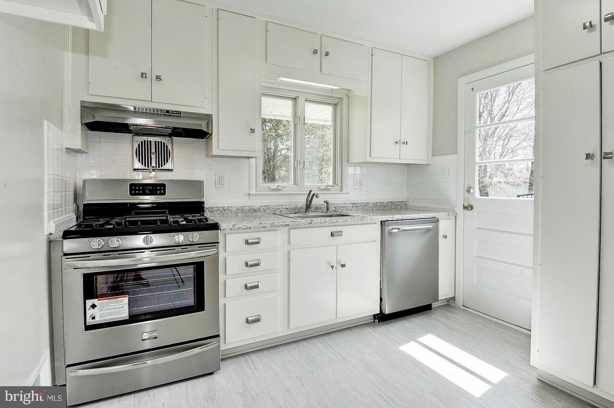 7429 Northrop Road Alexandria, VA 22306 - Photo 10 of 25 Kitchen