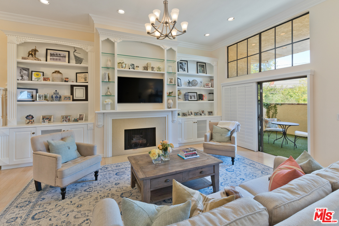 2311 Roscomare Road, Unit 2 Los Angeles, CA 90077 - Photo 1 of 25 Gallery Image 1