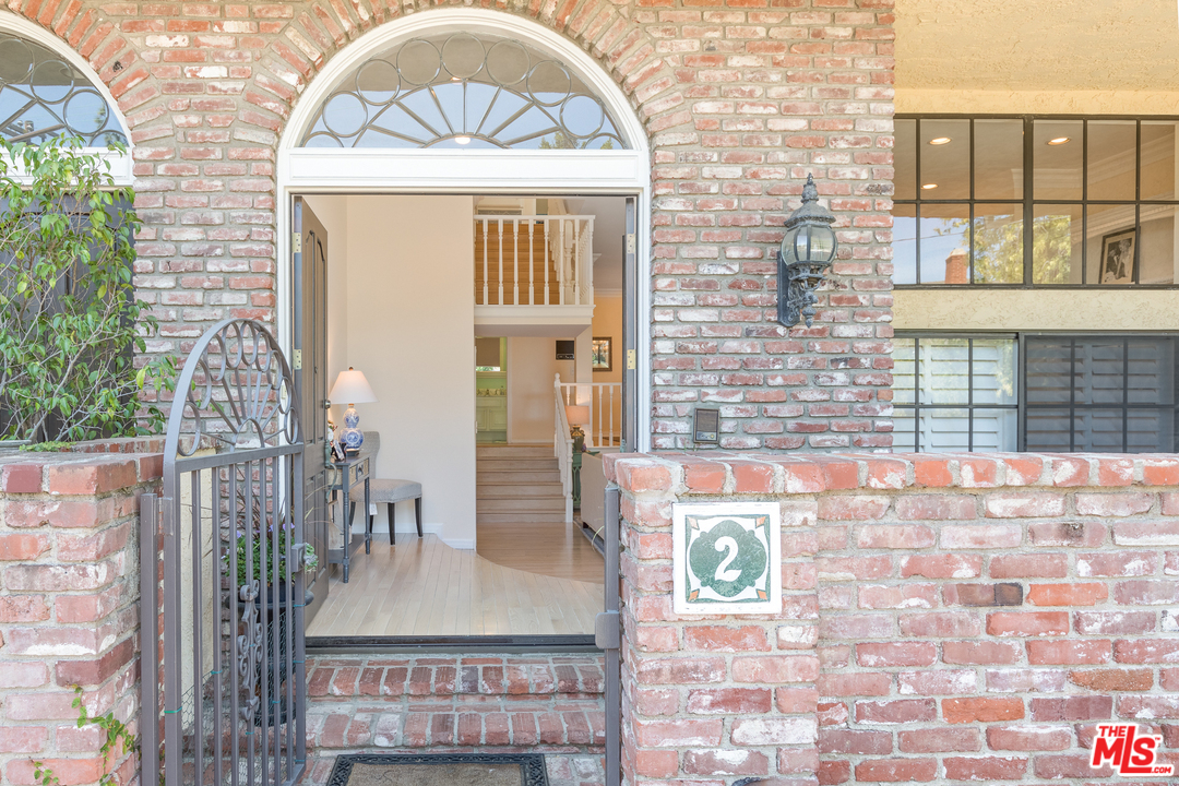 2311 Roscomare Road, Unit 2 Los Angeles, CA 90077 - Photo 2 of 25 Gallery Image 2