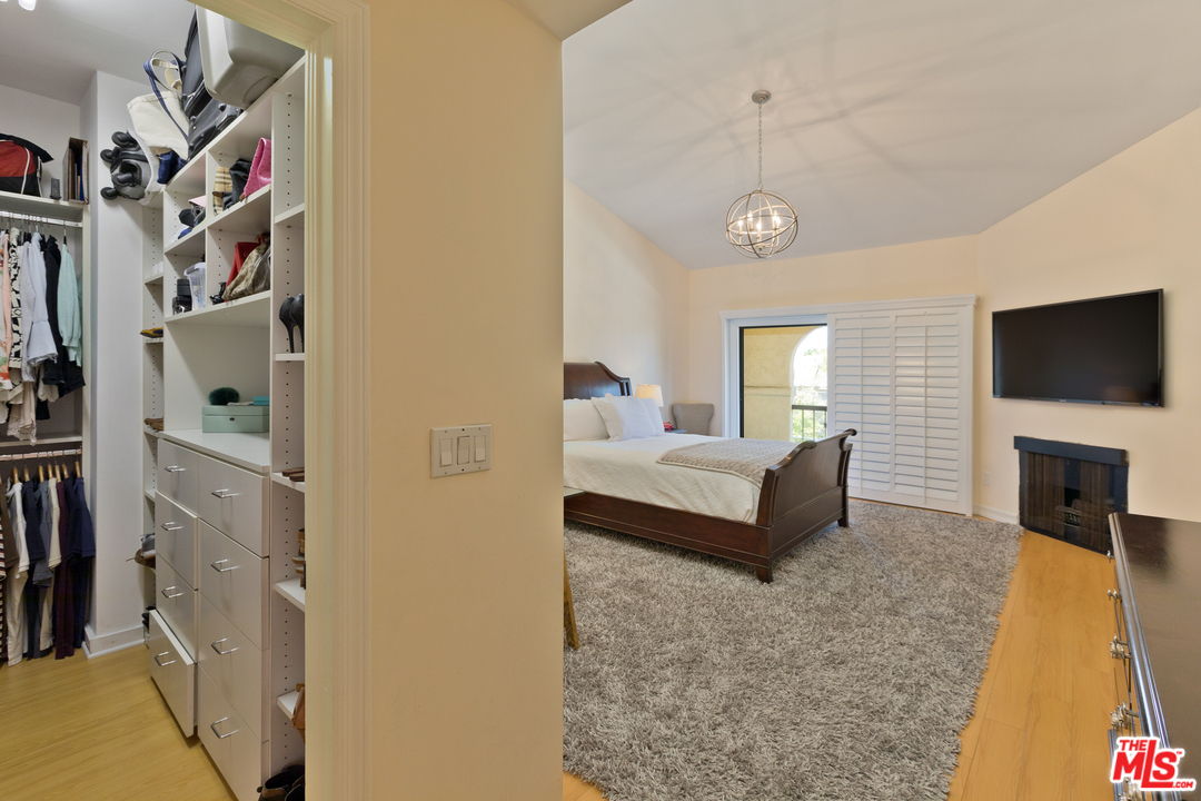 2311 Roscomare Road, Unit 2 Los Angeles, CA 90077 - Photo 13 of 25 Gallery Image 13