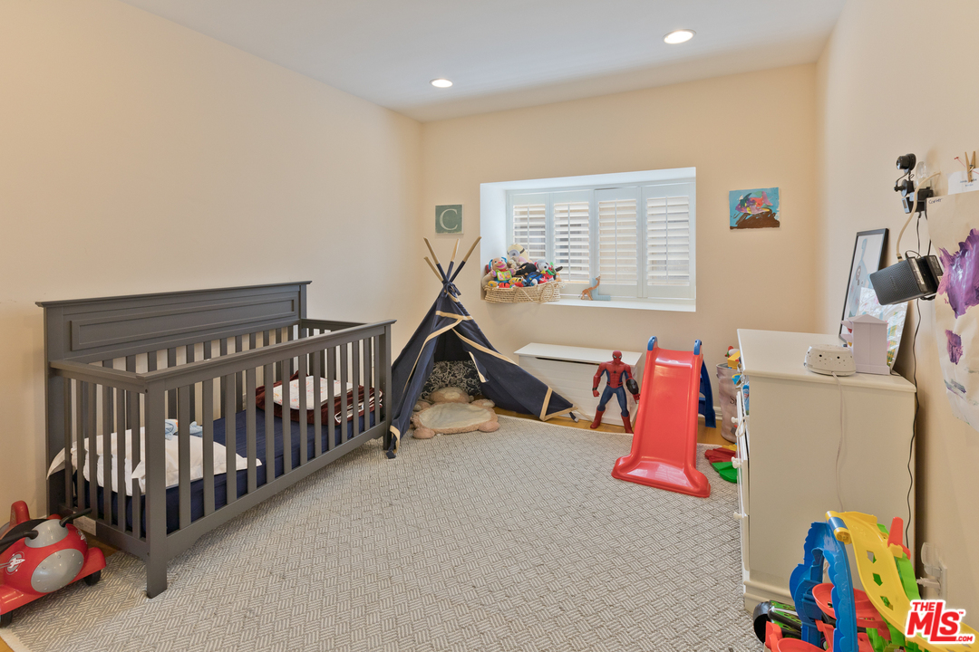 2311 Roscomare Road, Unit 2 Los Angeles, CA 90077 - Photo 14 of 25 Gallery Image 14
