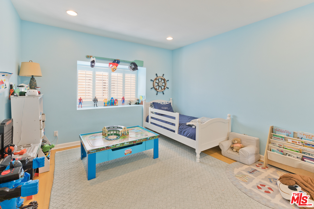 2311 Roscomare Road, Unit 2 Los Angeles, CA 90077 - Photo 15 of 25 Gallery Image 15