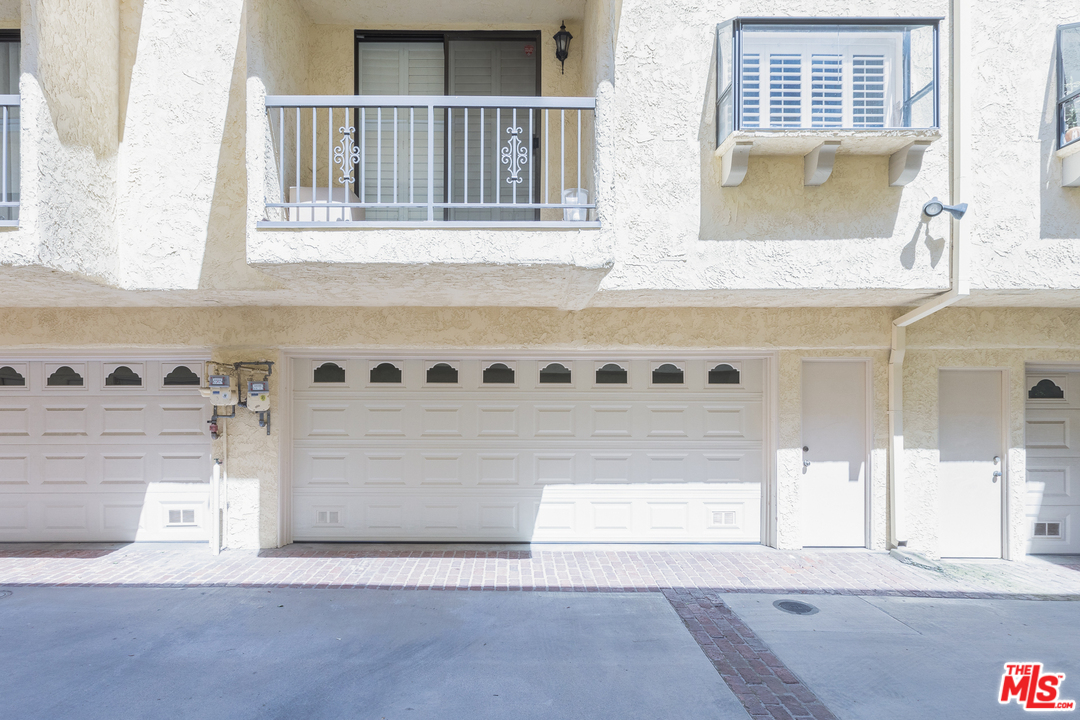 2311 Roscomare Road, Unit 2 Los Angeles, CA 90077 - Photo 18 of 25 Gallery Image 18