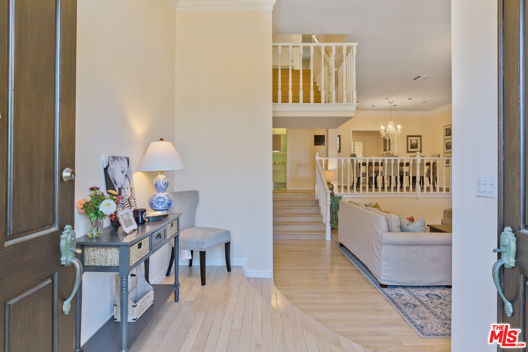 2311 Roscomare Road, Unit 2 Los Angeles, CA 90077 - Photo 3 of 25 Gallery Image 3