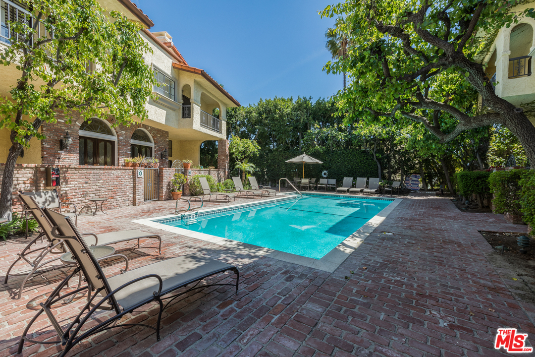 2311 Roscomare Road, Unit 2 Los Angeles, CA 90077 - Photo 21 of 25 Gallery Image 21
