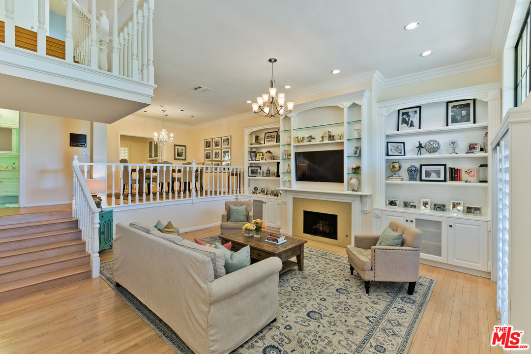 2311 Roscomare Road, Unit 2 Los Angeles, CA 90077 - Photo 4 of 25 Gallery Image 4
