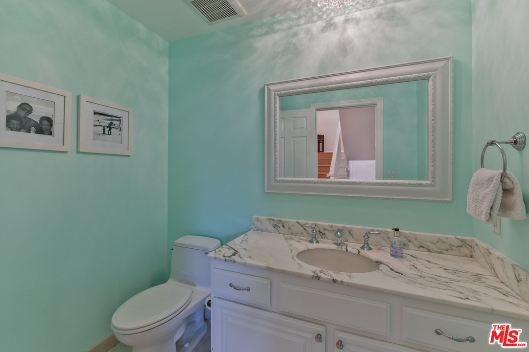 2311 Roscomare Road, Unit 2 Los Angeles, CA 90077 - Photo 9 of 25 Gallery Image 9