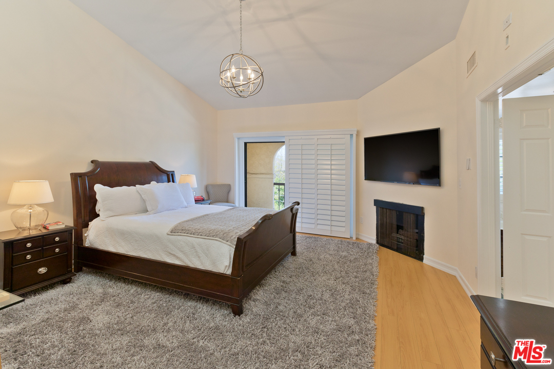 2311 Roscomare Road, Unit 2 Los Angeles, CA 90077 - Photo 10 of 25 Gallery Image 10