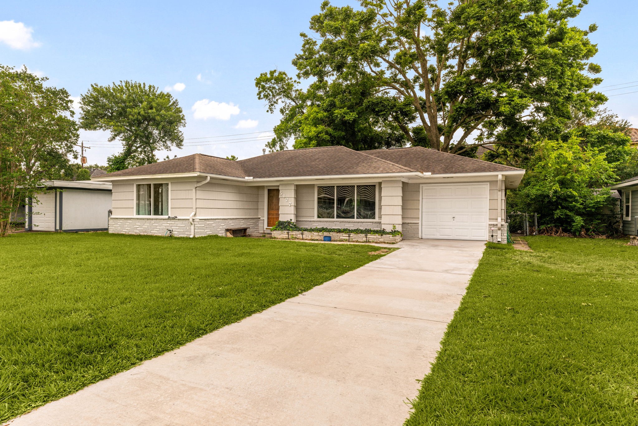 5127 Maple Street Bellaire, TX 77401 - Photo 3 of 20