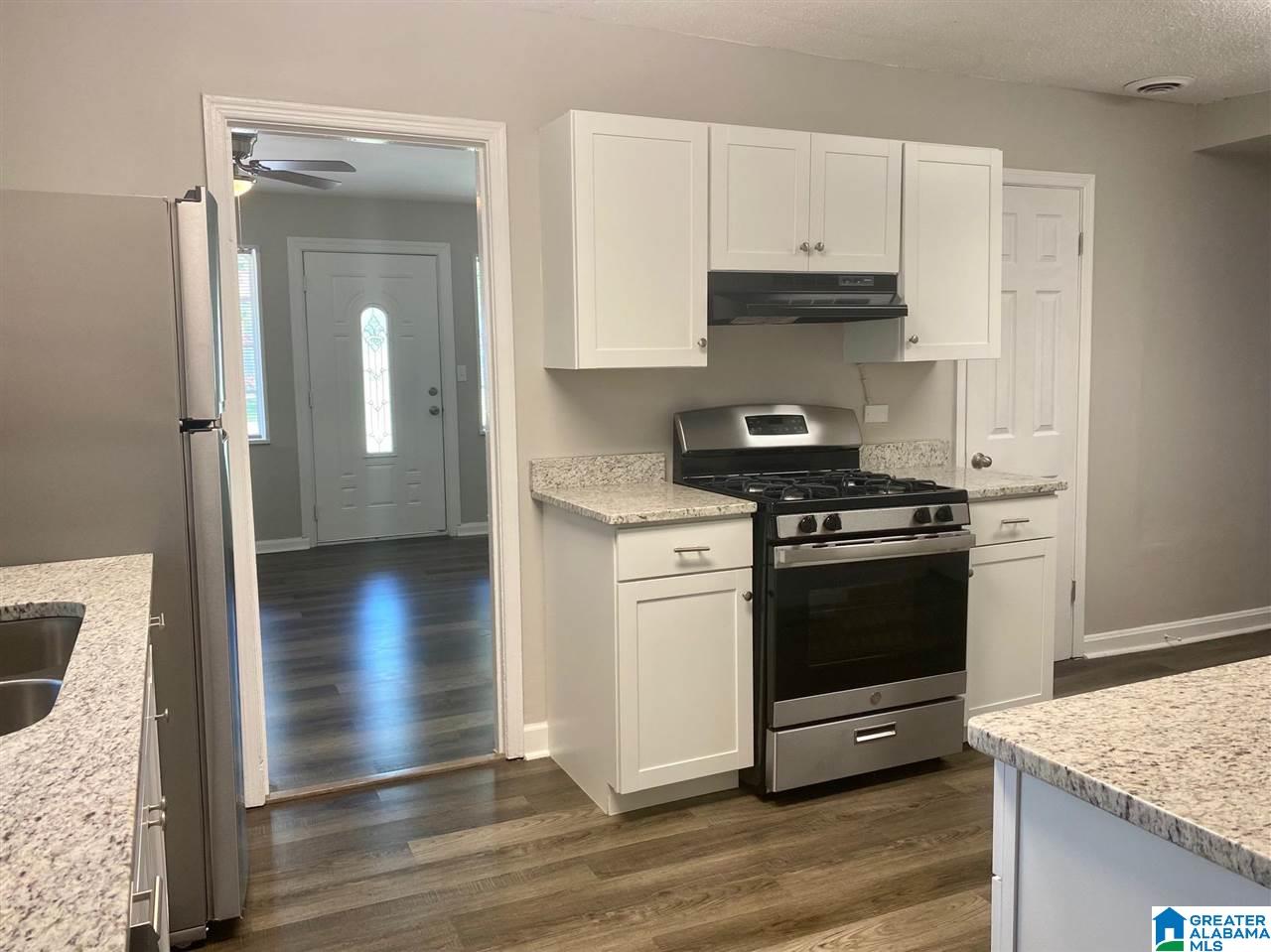 528 Lovett Street Midfield, AL 35228 - Photo 6 of 33