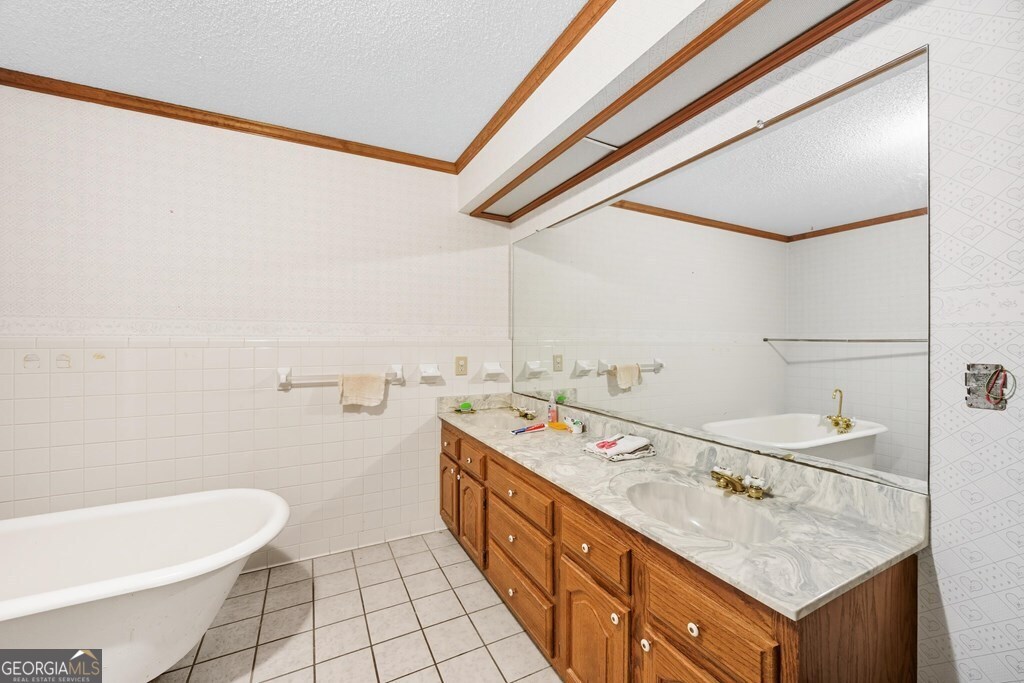 206 Ridge Circle Dublin, GA 31021 - Photo 11 of 23 a bathroom with a double vanity sink toilet and a bathtub
