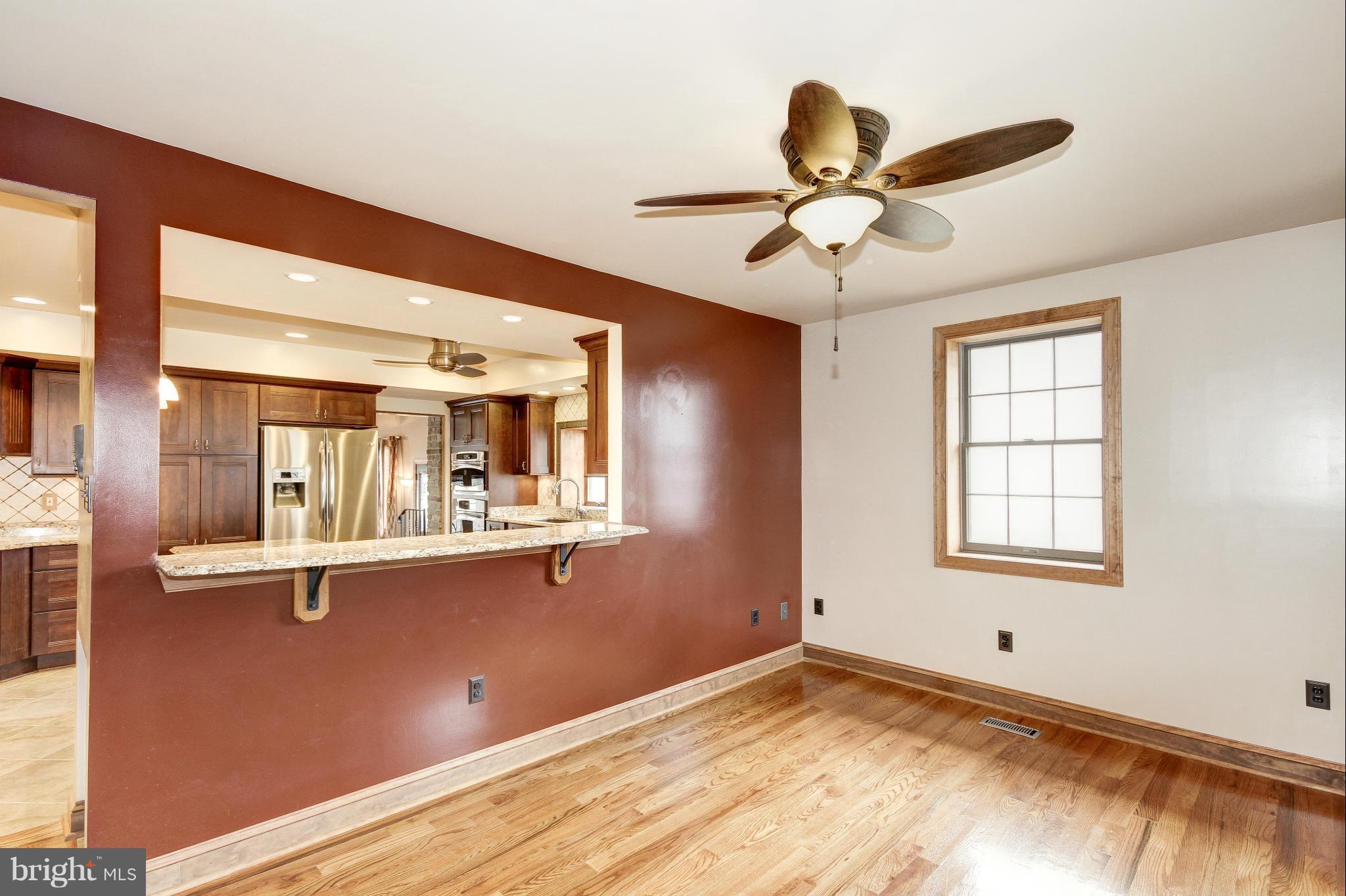 300 Pinewood Road Baltimore, MD 21222 - Photo 3 of 24 Living Room