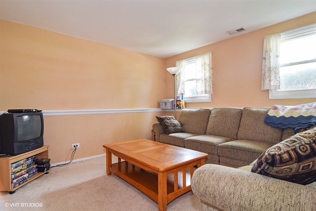 515 Rodenburg Road Roselle, IL 60172 - Photo 6 of 13