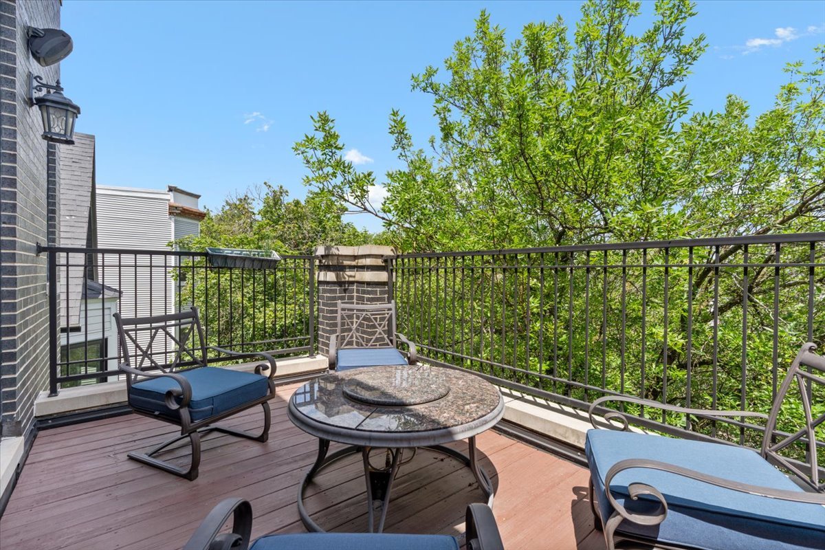 3302 North Racine Avenue, Unit 3 Chicago, IL 60657 - Photo 19 of 24