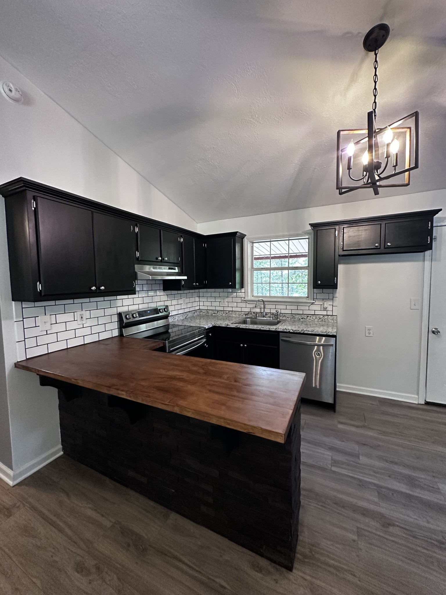 112 Bavaria Road Hohenwald, TN 38462 - Photo 2 of 11 Gallery Image 2