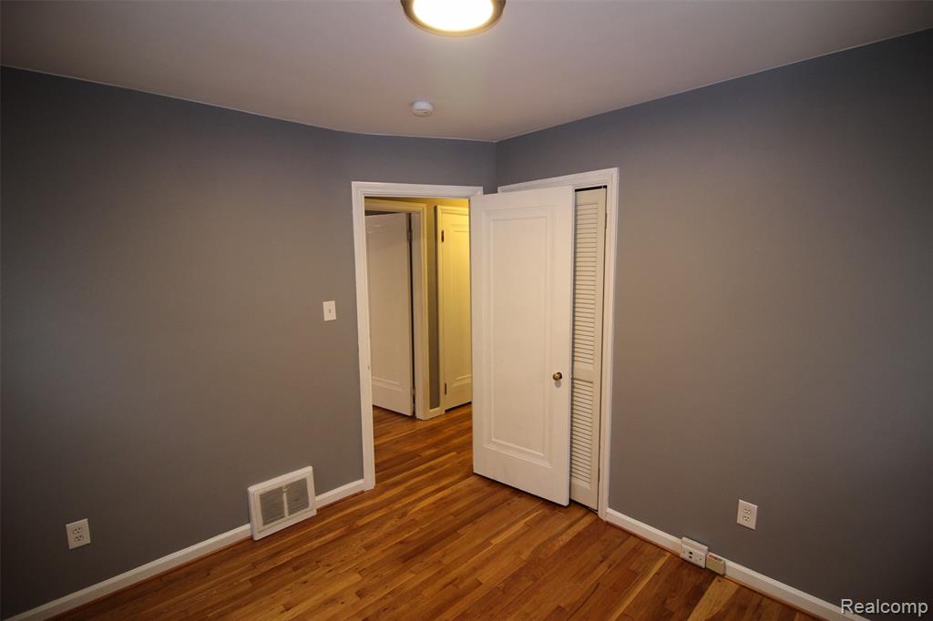 24080 Colgate Street Dearborn Heights, MI 48125 - Photo 23 of 32