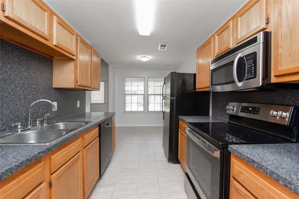 $1,500 | 10680 Royal York Drive, Conroe, TX 77303