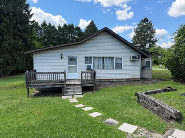 $99,900 | 112 Schoolhouse Road, Grindstone, PA 15442